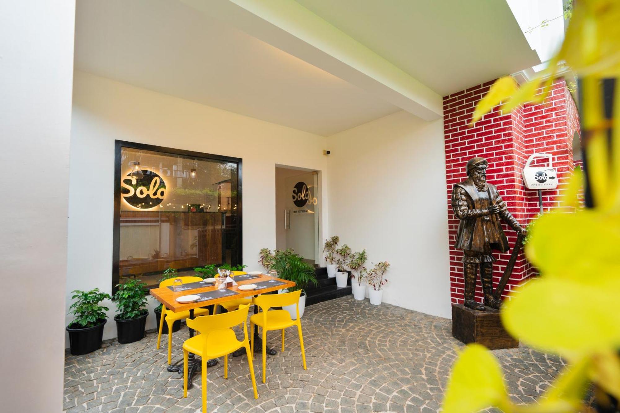 Solo Inn By Hawk Hospitality Kochi Exterior foto