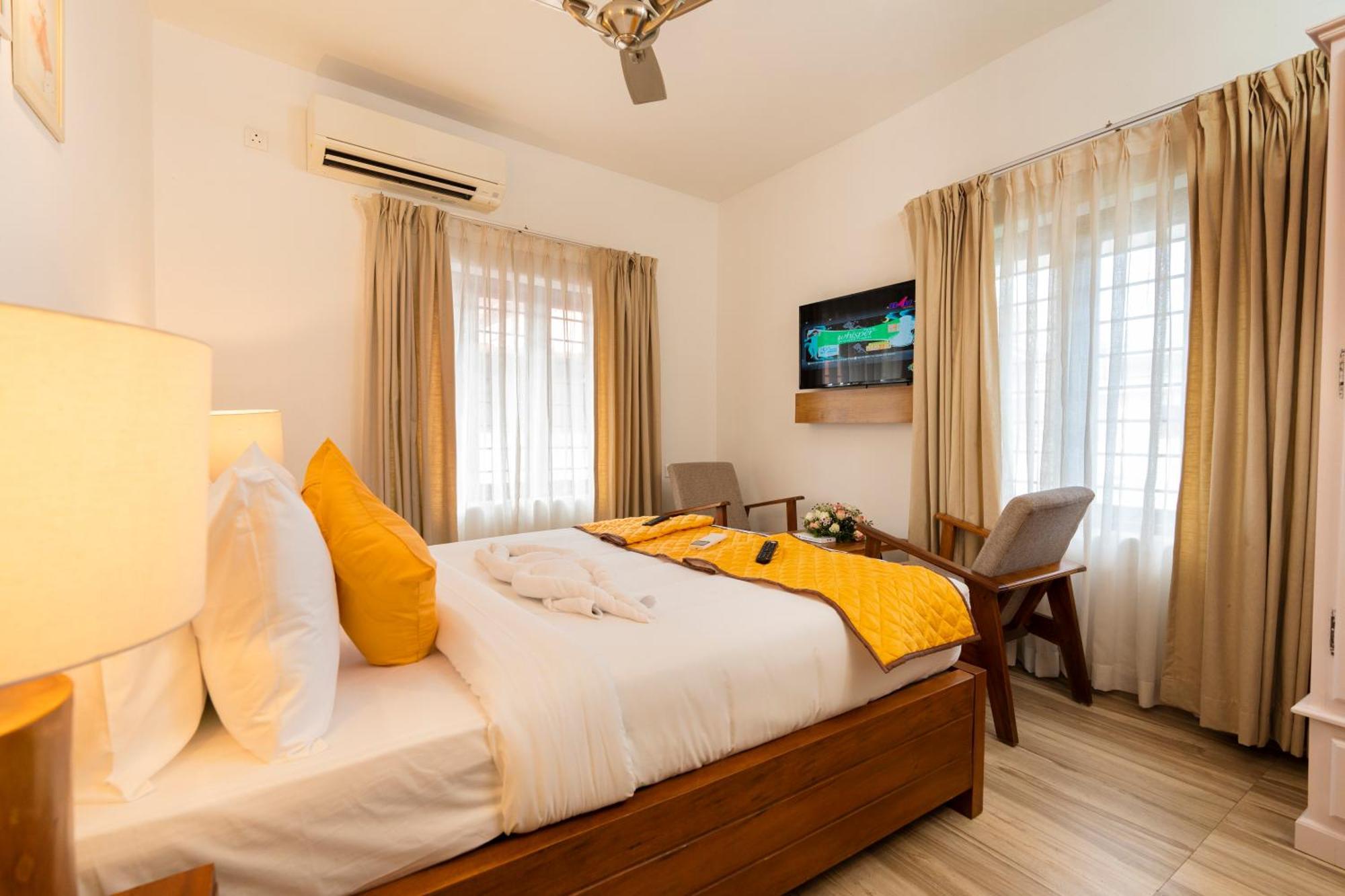 Solo Inn By Hawk Hospitality Kochi Exterior foto