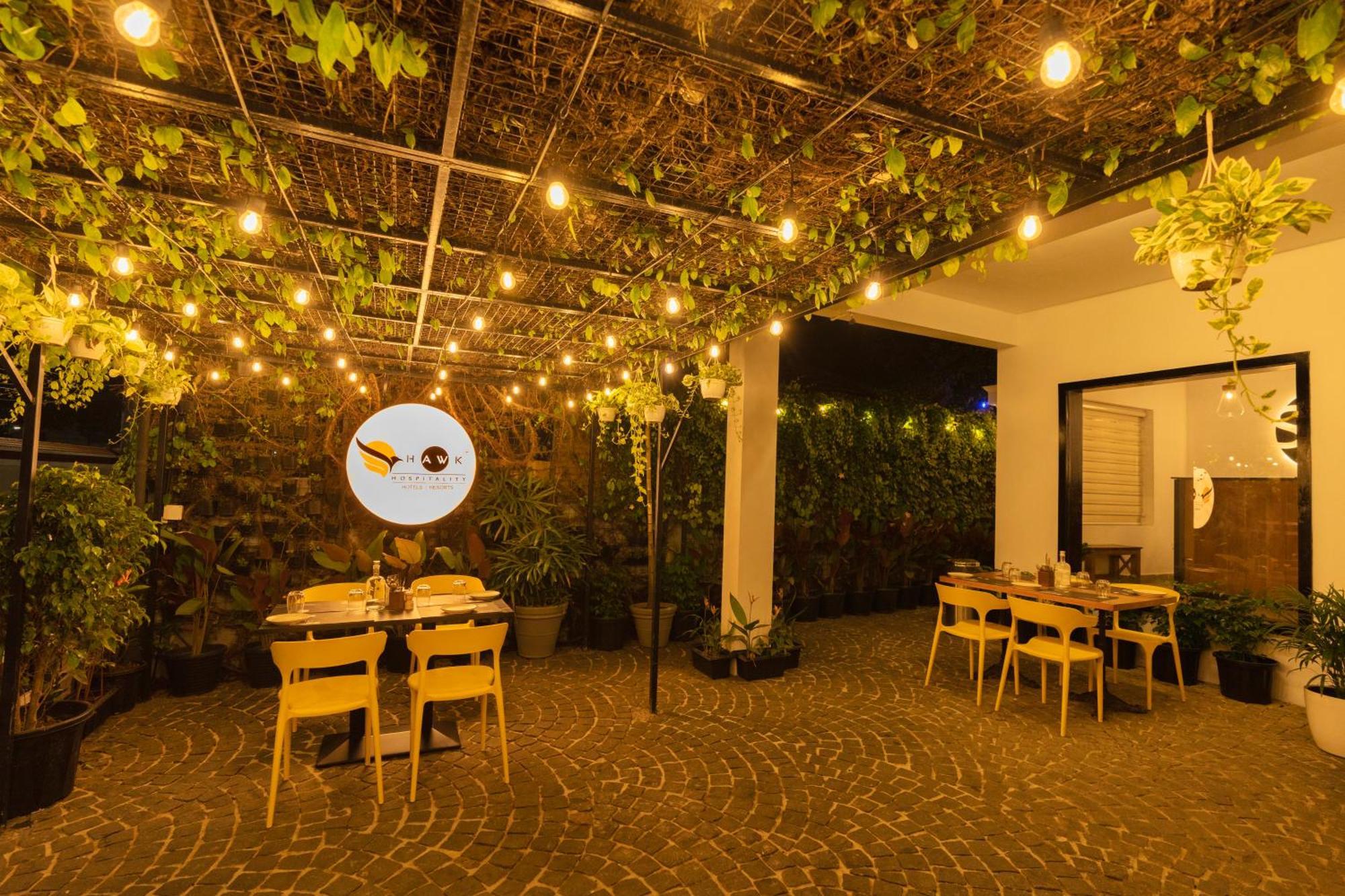 Solo Inn By Hawk Hospitality Kochi Exterior foto